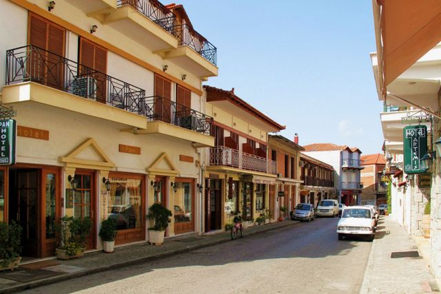 Delphi - Narrow streets with hotels and restaurants